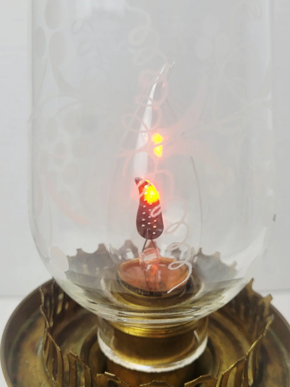 Vtg 70s~Electric Glass Hurricane Boudoir Lamp~FloralShade~Brass Base~Flame Bulb
